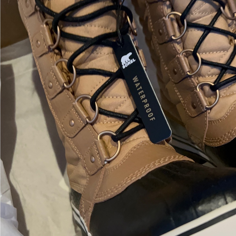 Sorel waterproof boots - Picture 3 of 9